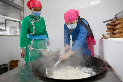 代钦塔拉草原乳香飘 巴图查干奶制品